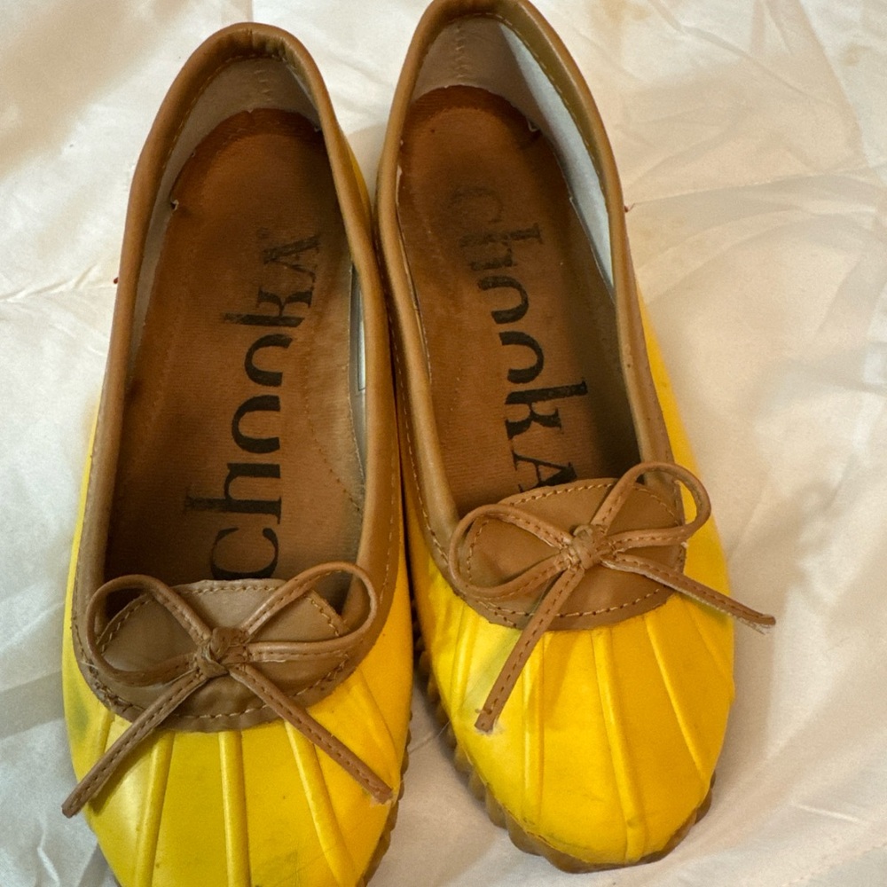 Chooka Yellow and Tan Bow Flats